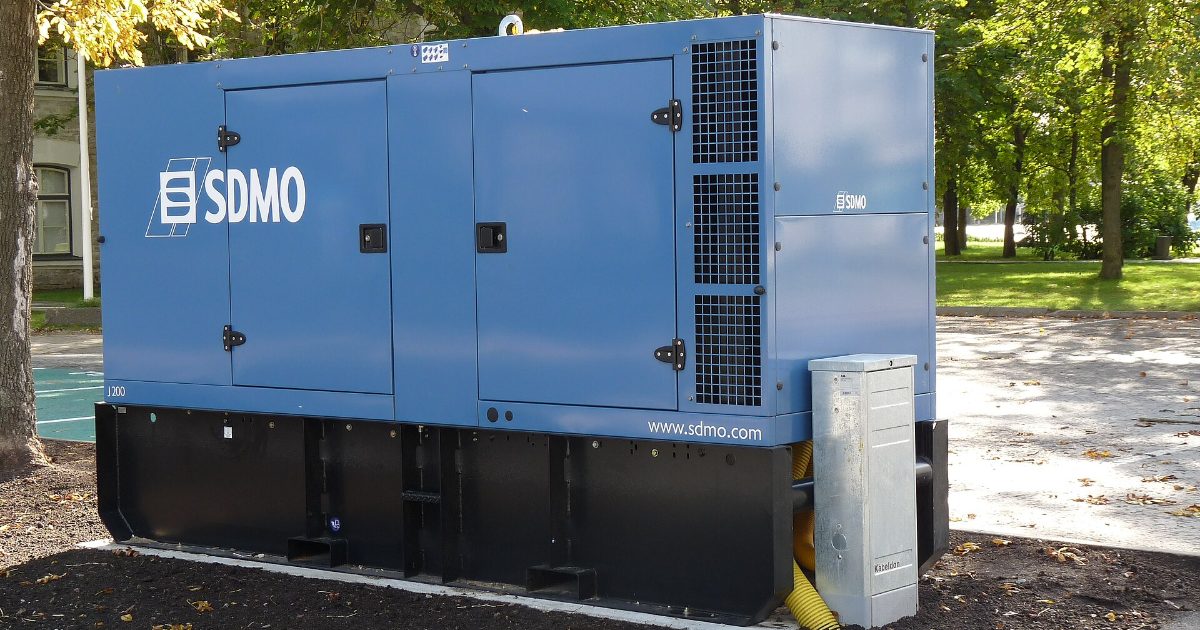 Large liquid-cooled generator set